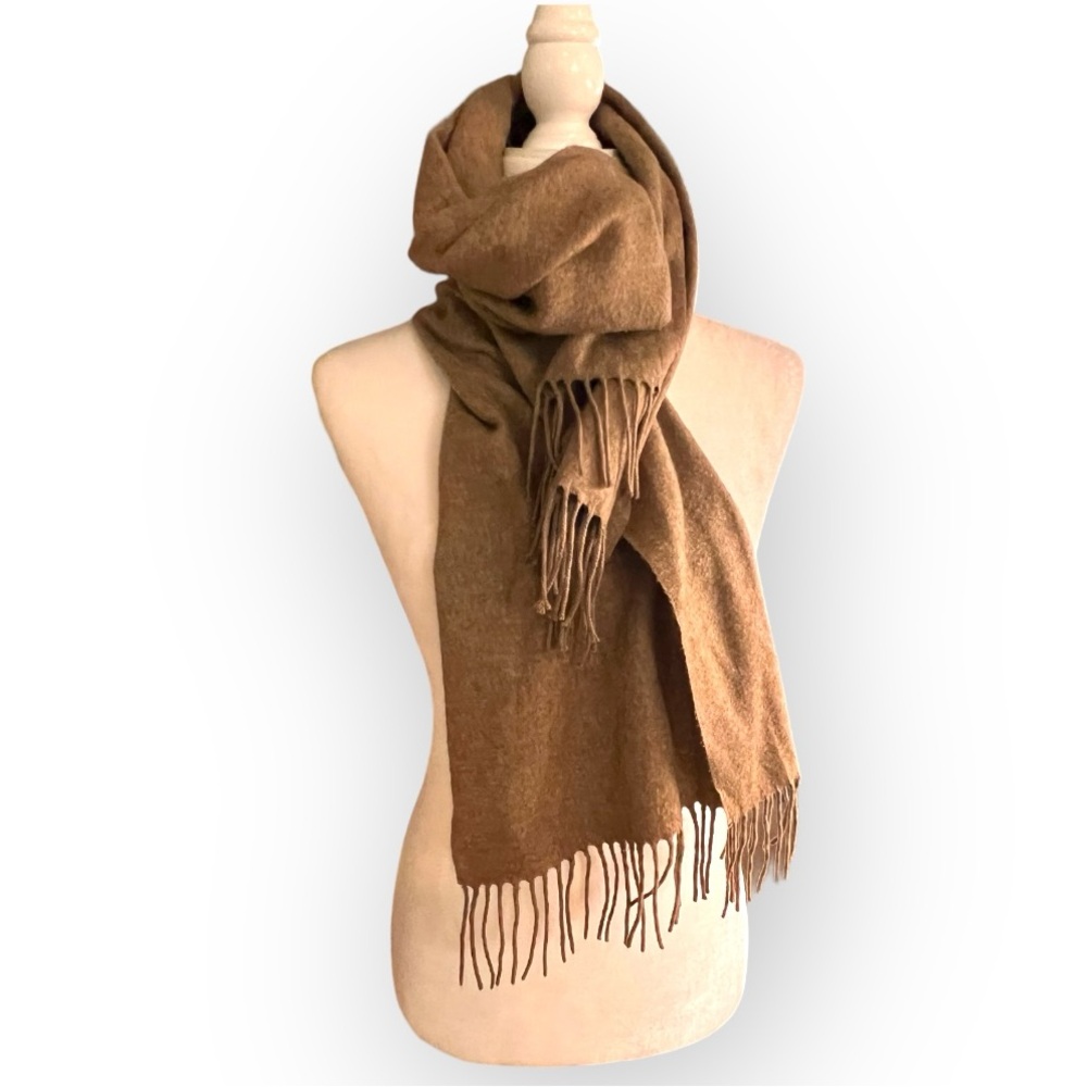 Bloomingdale's Scarf in excellent condition